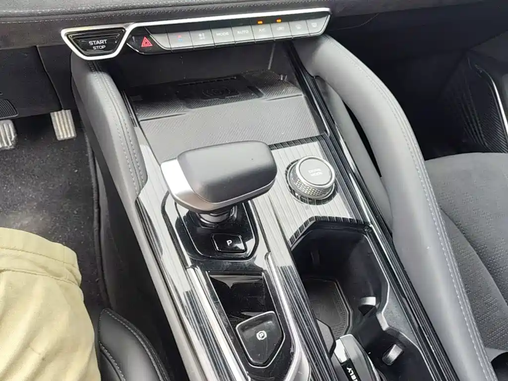 Geely Xingyue L — миниатюра 14