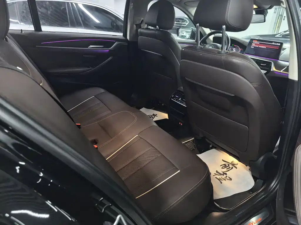 BMW 5 Series — миниатюра 11