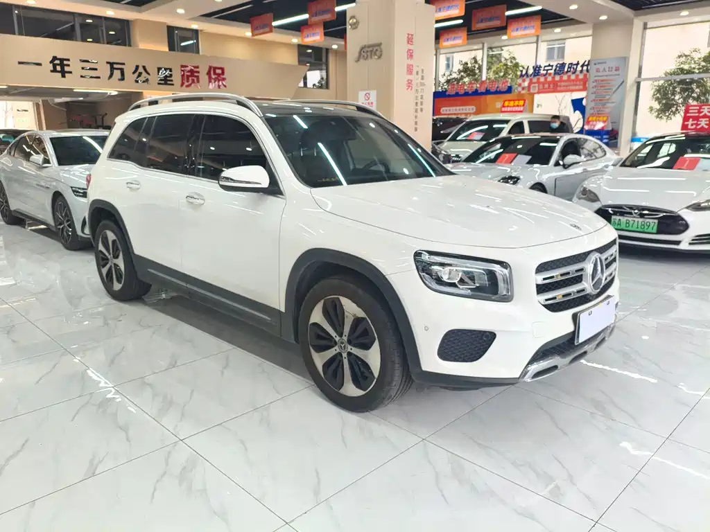MERCEDES-BENZ GLB