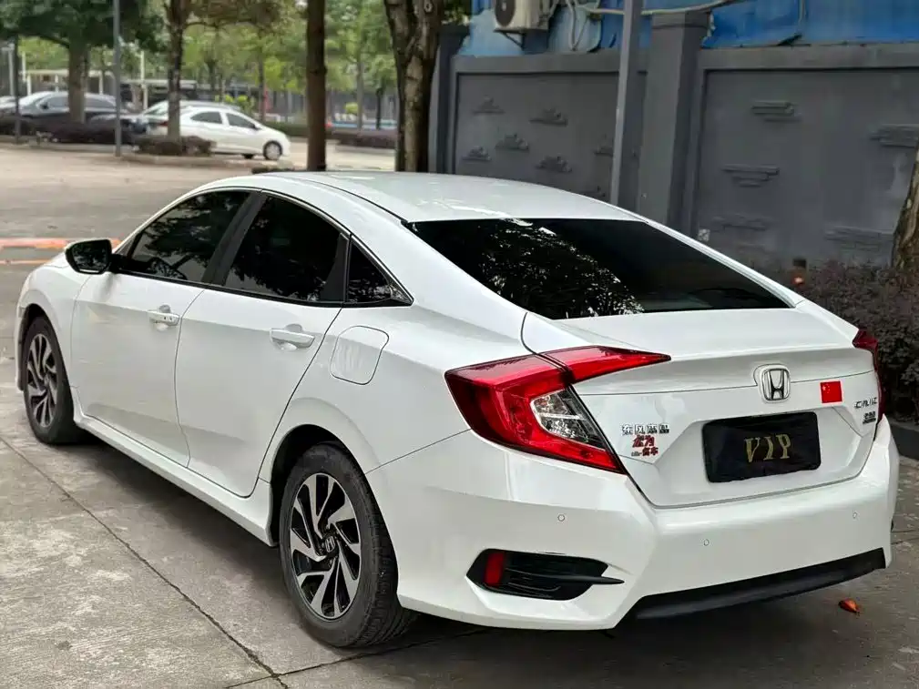 Honda Civic — миниатюра 9