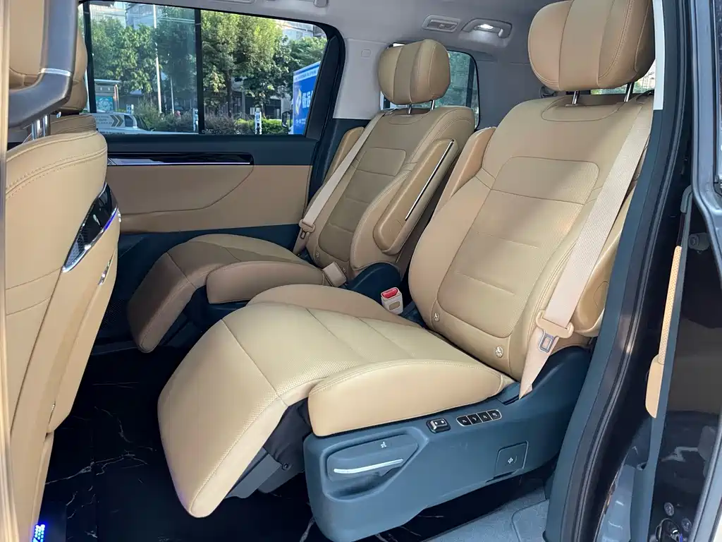 GAC Motor Trumpchi E8 PHEV — миниатюра 9