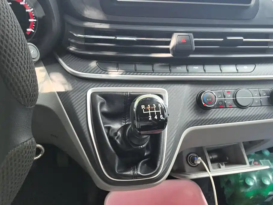 MAXUS V90 — миниатюра 15