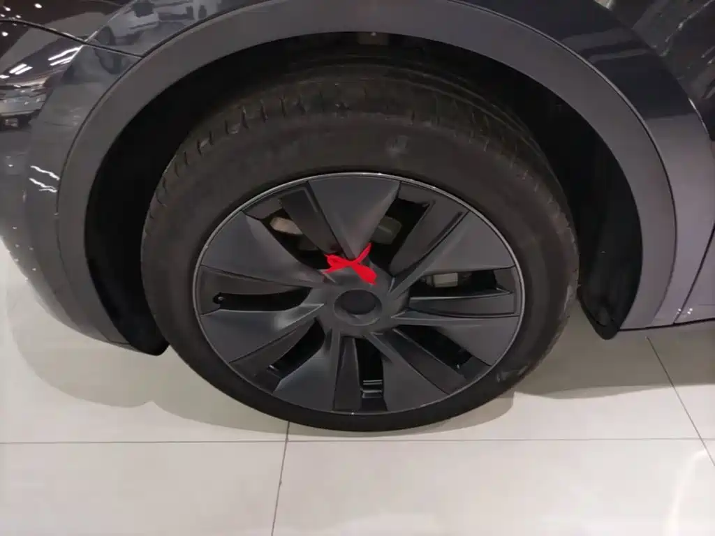 Tesla Model Y — миниатюра 23