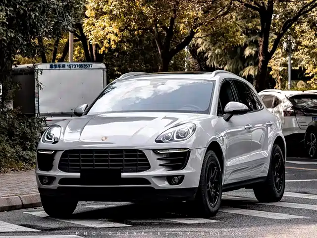 PORSCHE MACAN 2017