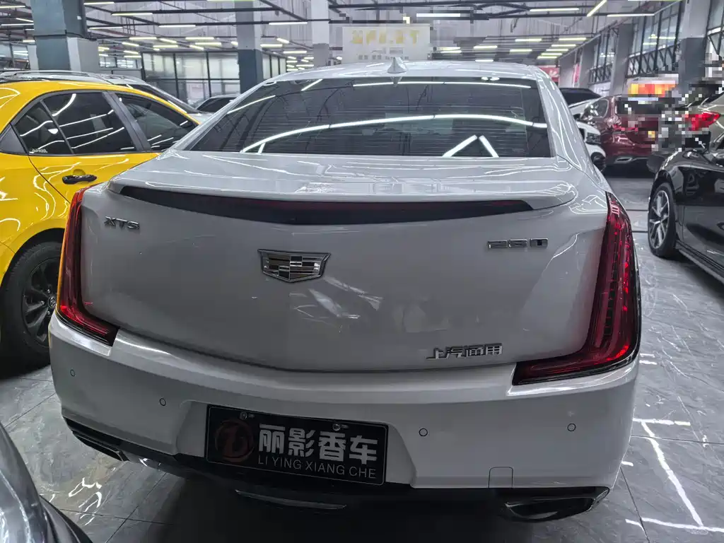 CADILLAC XTS