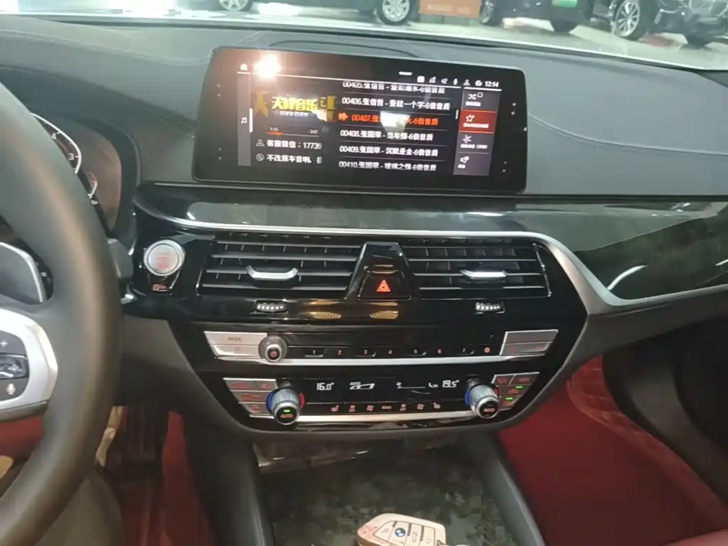BMW 5 Series — миниатюра 13