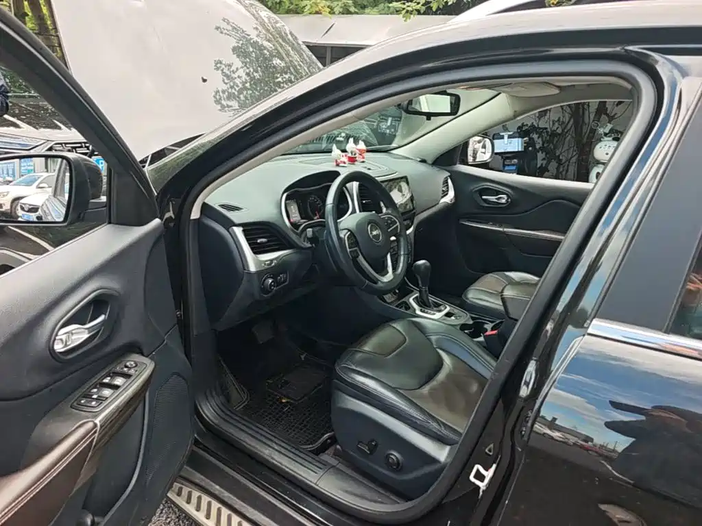 Jeep Cherokee — миниатюра 21