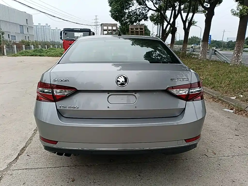 Skoda Superb — миниатюра 6