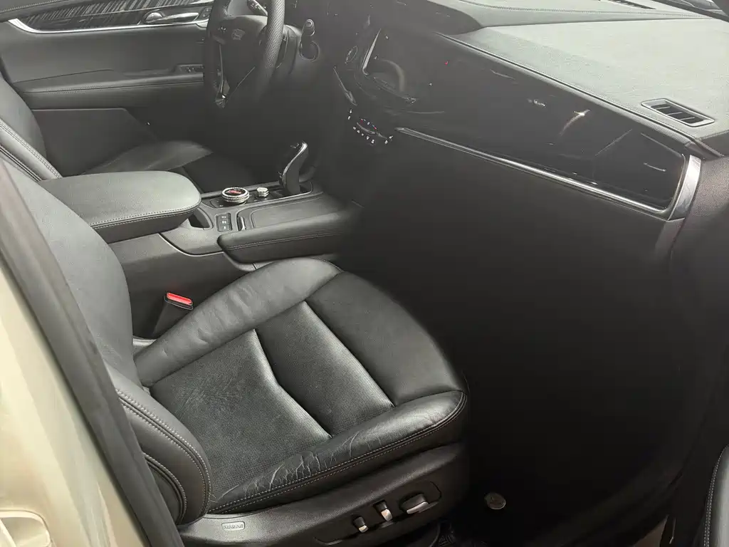 Cadillac XT6 2021 28T мест Luxury