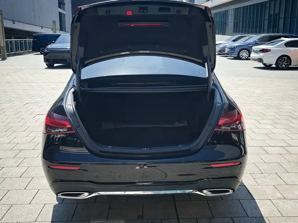 Mercedes-Benz E-Class — миниатюра 20
