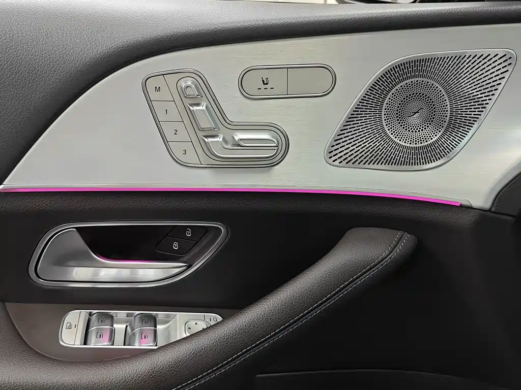 Mercedes-Benz GLE (Import) — миниатюра 23