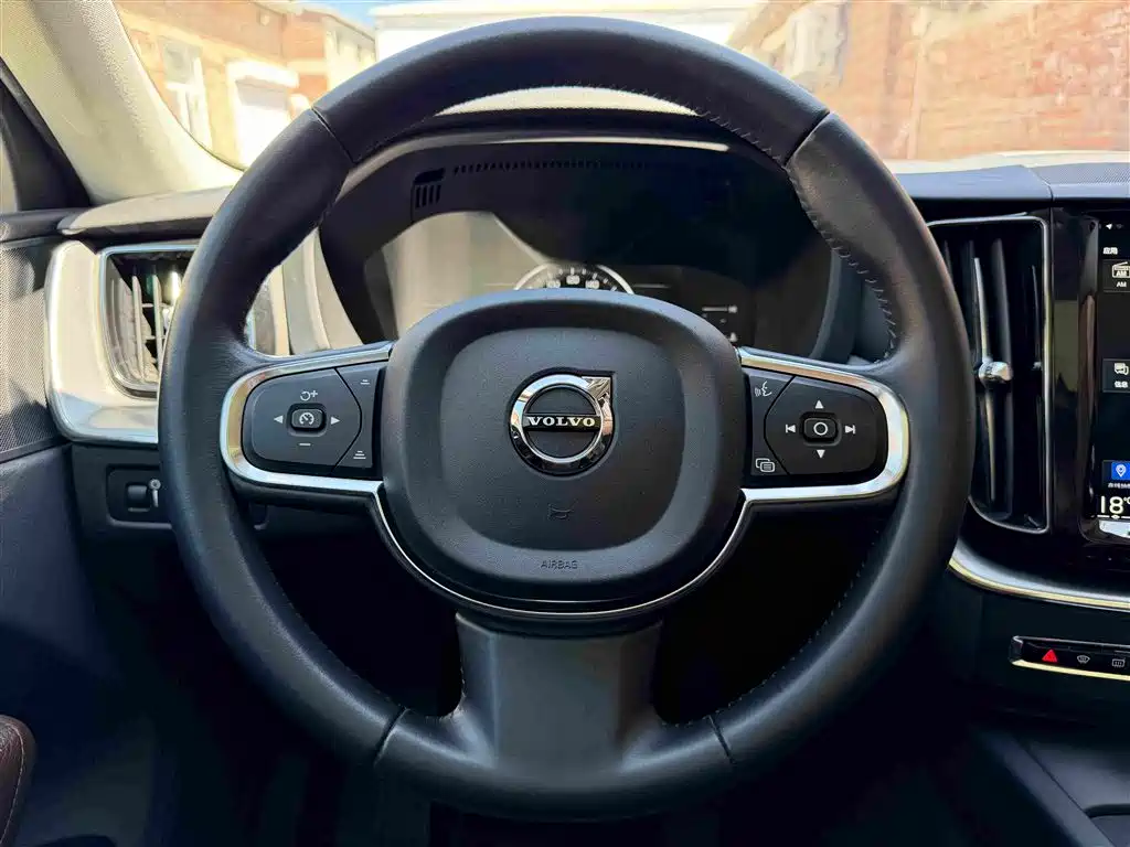 Volvo XC60 — миниатюра 6