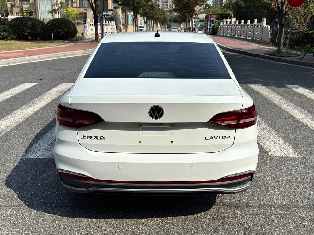 Volkswagen Lavida — миниатюра 5