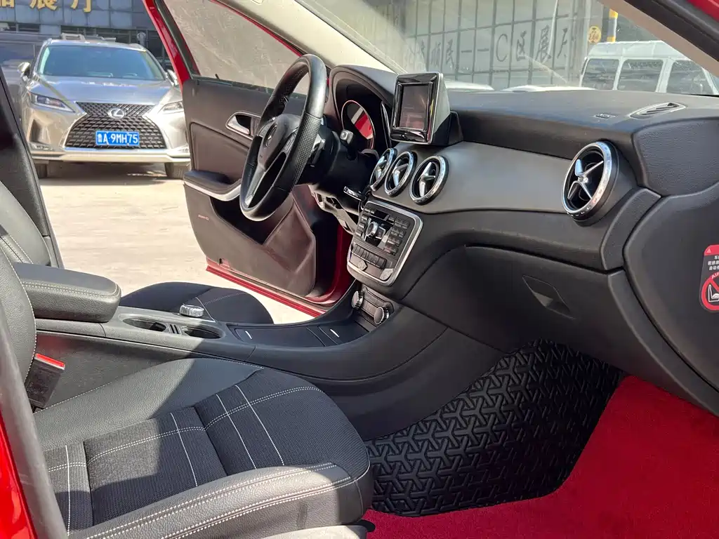Mercedes-Benz GLA (Import) — миниатюра 10