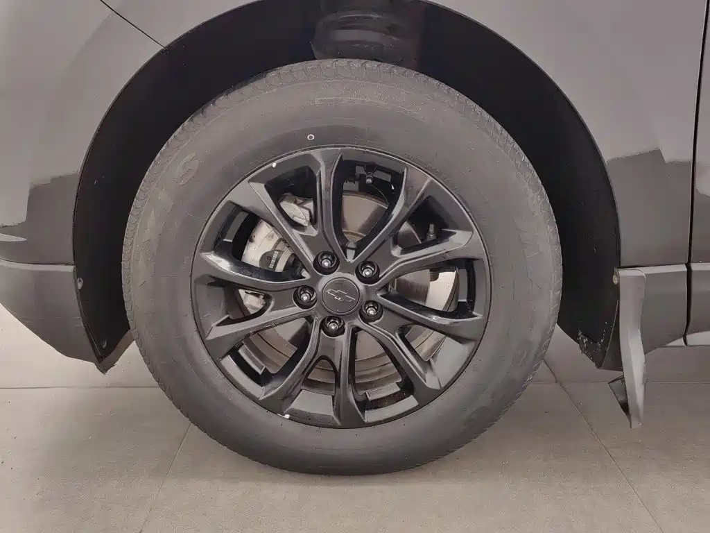 Chevrolet Equinox — миниатюра 17