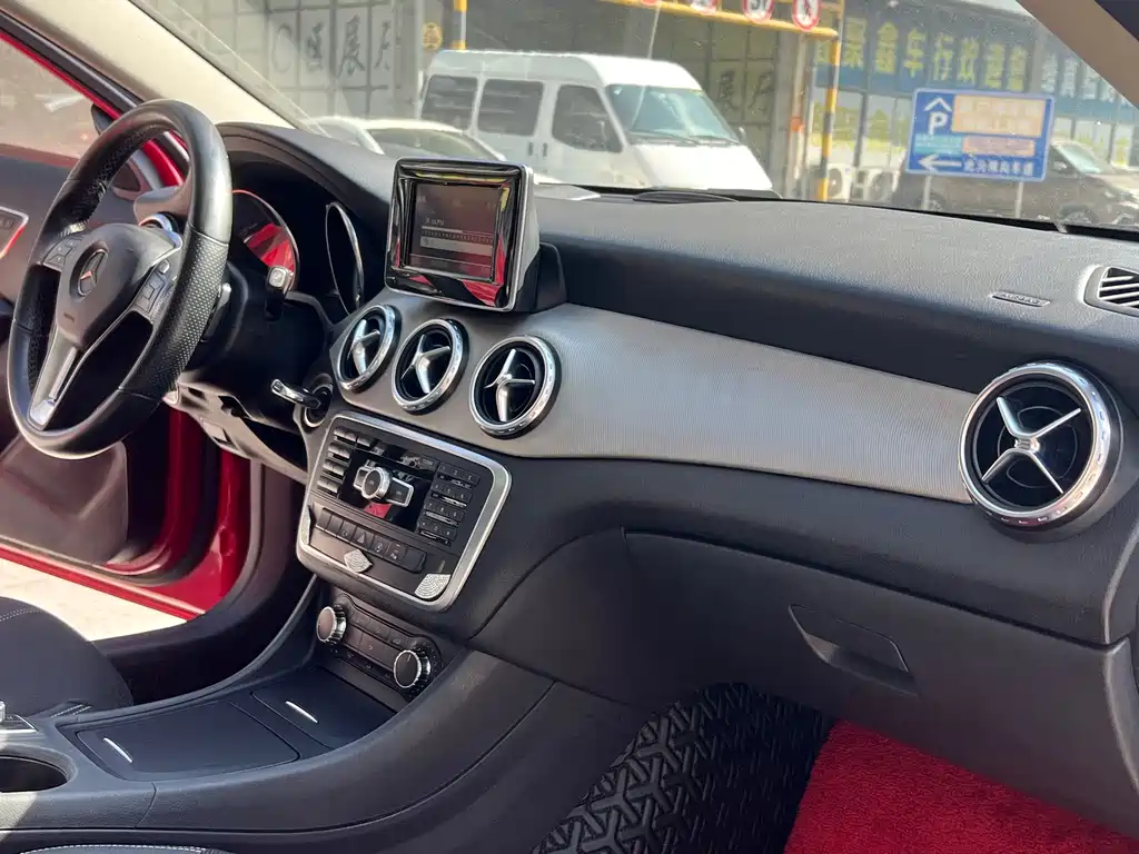 Mercedes-Benz GLA (Import) — миниатюра 13