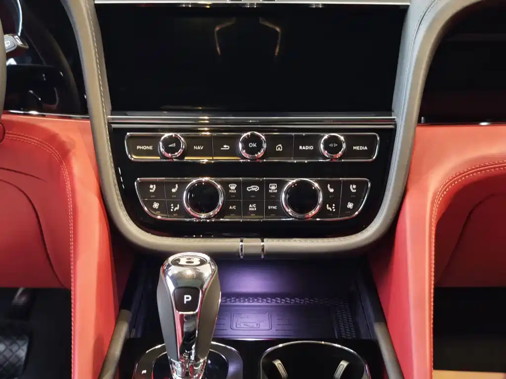 Bentley Bentayga — миниатюра 6