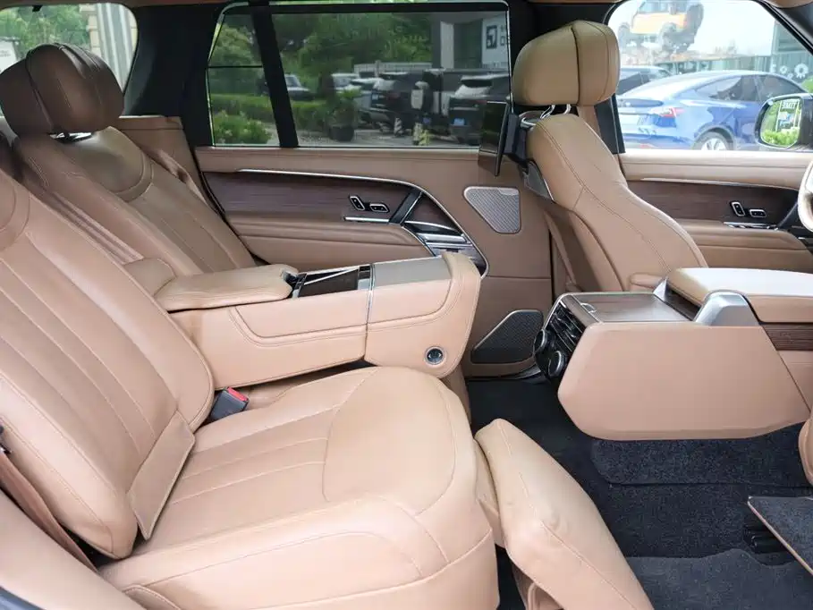 Land Rover Range Rover 2023 3.0 L6 400PS Long Wheelbase