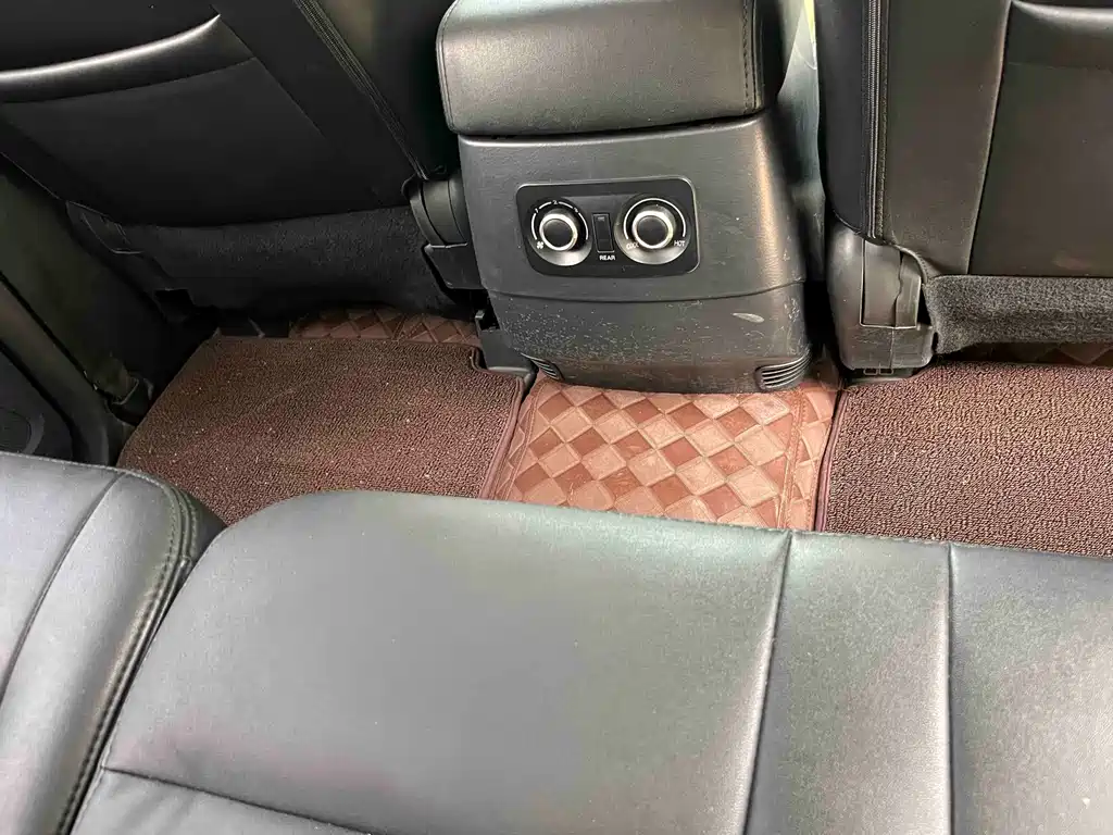 Mitsubishi Pajero (Import) — миниатюра 20