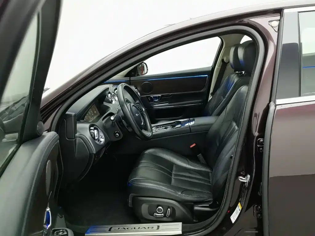 Jaguar XJ — миниатюра 10