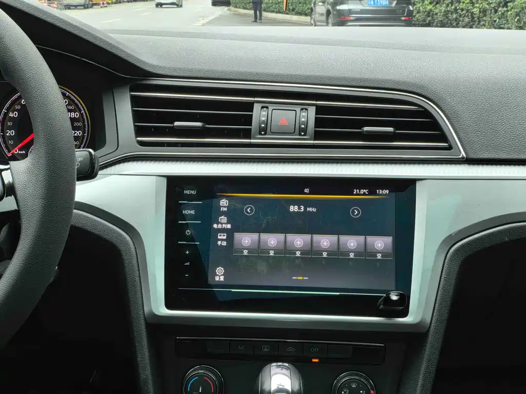 Volkswagen Lamando 2021 230TSI DSG