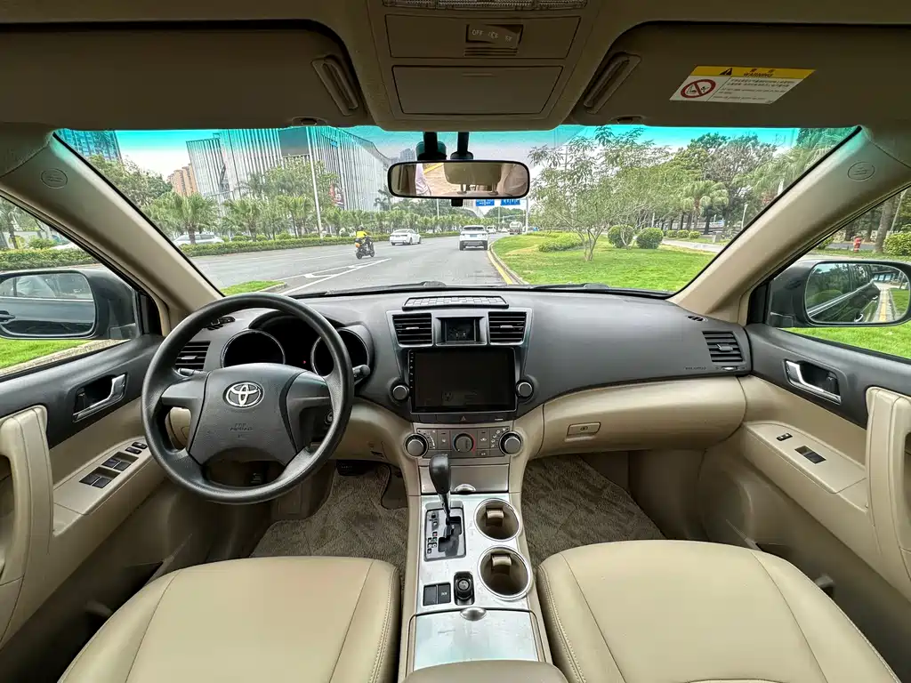 Toyota Highlander 2012 2.7L 7 мест Elite