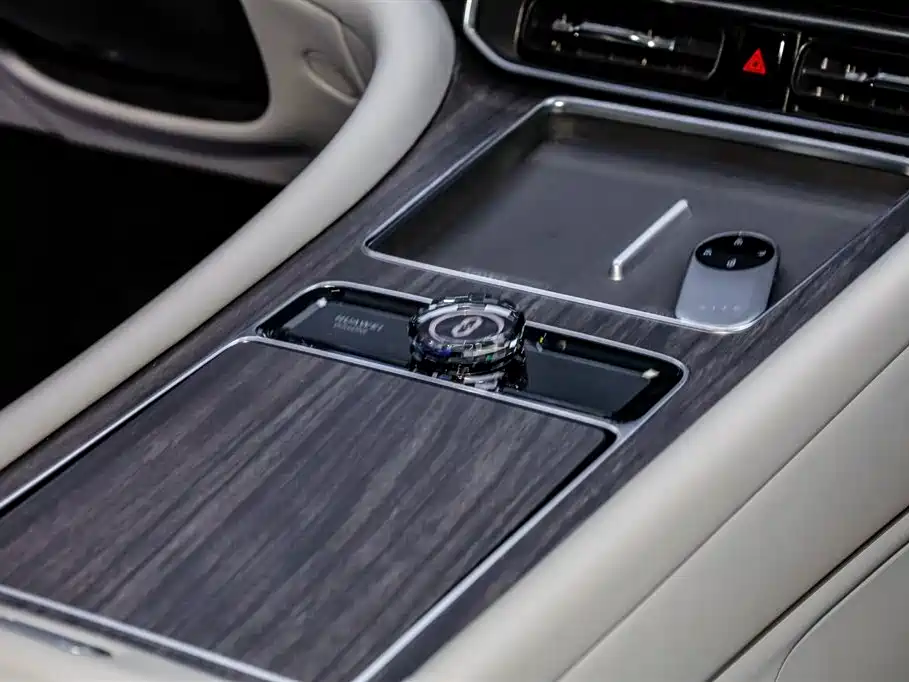 AITO ASK THE WORLD M9