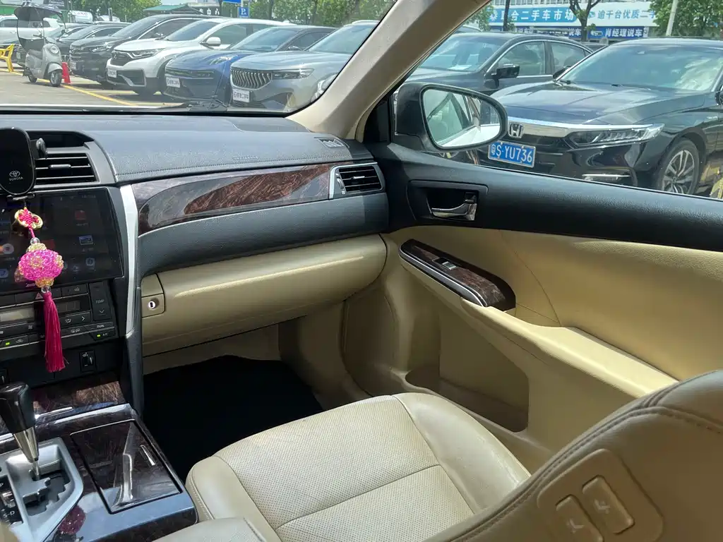 Toyota Camry — миниатюра 13