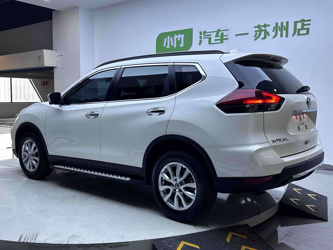 Nissan X-Trail 2.0 л 2023 г. Белый, пробег 19000 км