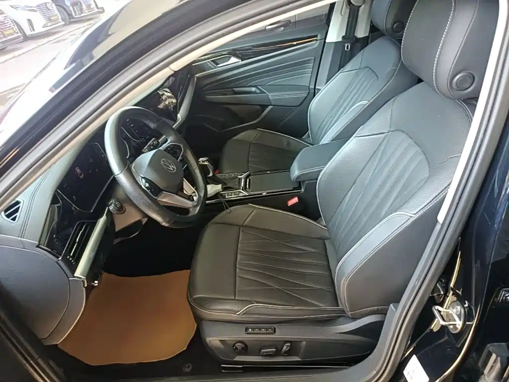 Volkswagen Passat PHEV — миниатюра 15