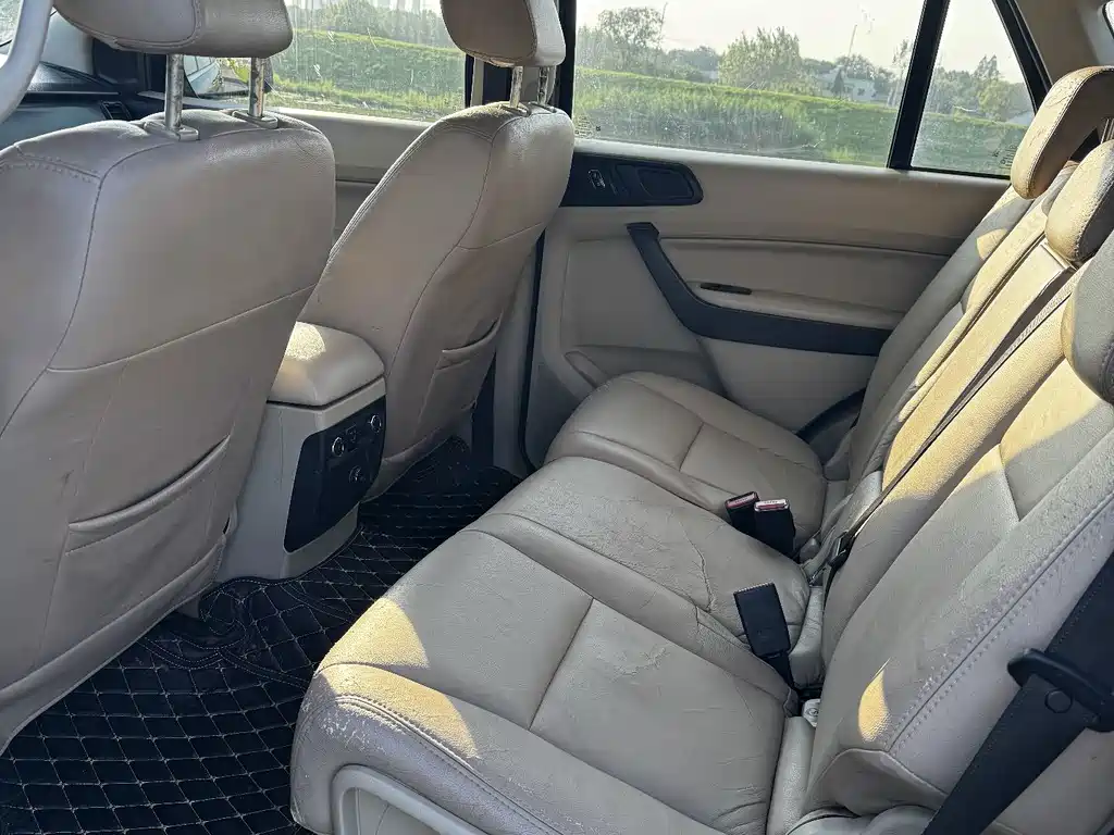 Ford Everest — миниатюра 8