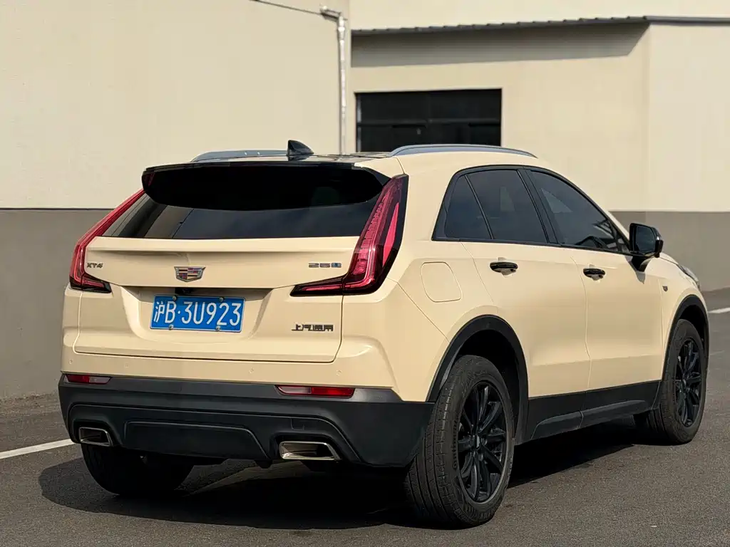 CADILLAC XT4