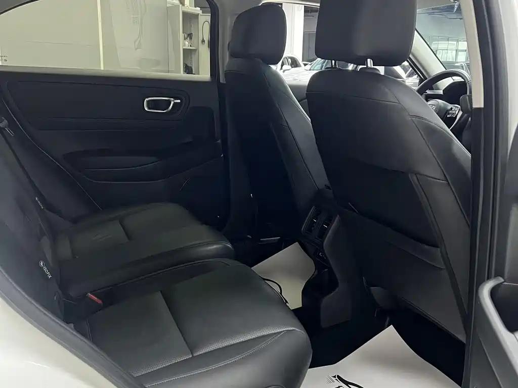 Honda Vezel 1.5L CVT Luxury Edition, фото 4