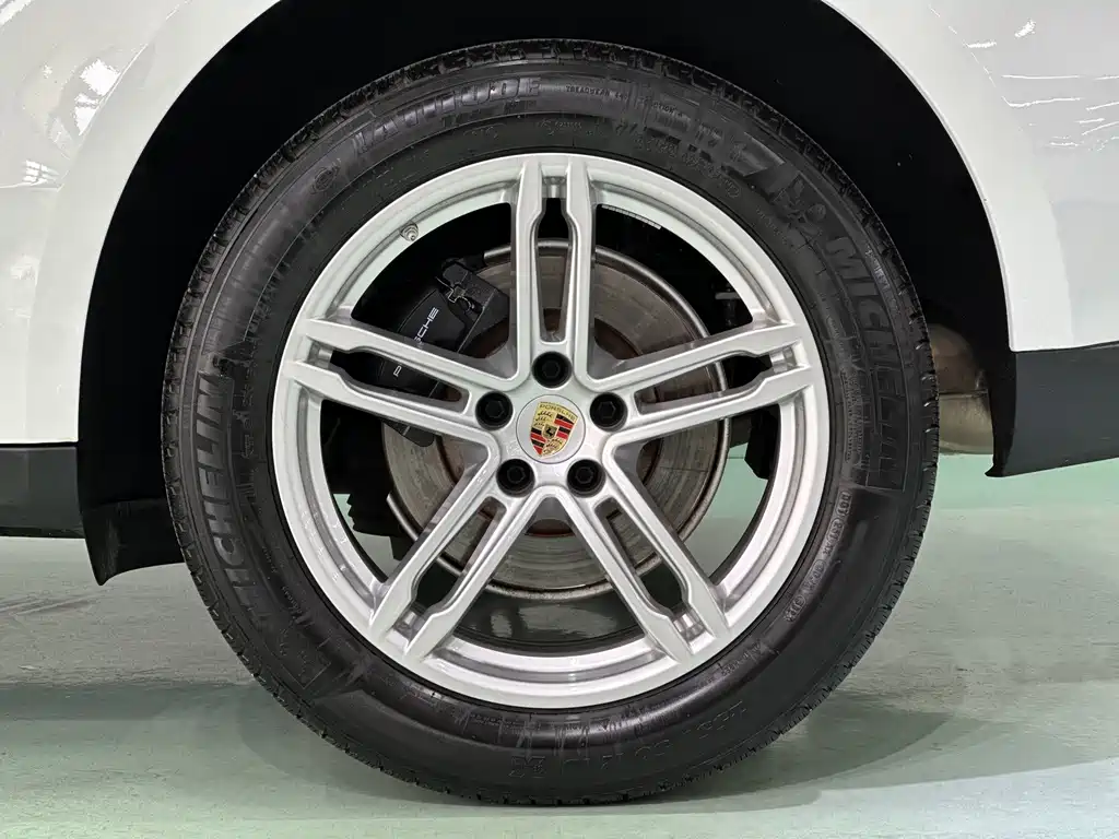 Porsche Macan — миниатюра 9
