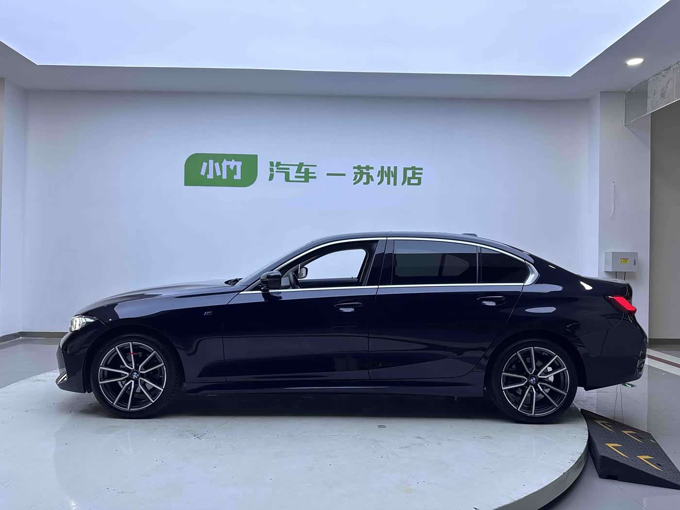 BMW 3 Series 2.0 л 2023 г. Чёрный, пробег 26000 км