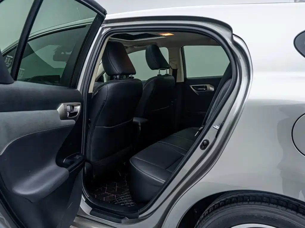 Lexus CT — миниатюра 17