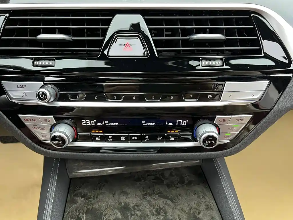 BMW 5 Series — миниатюра 30