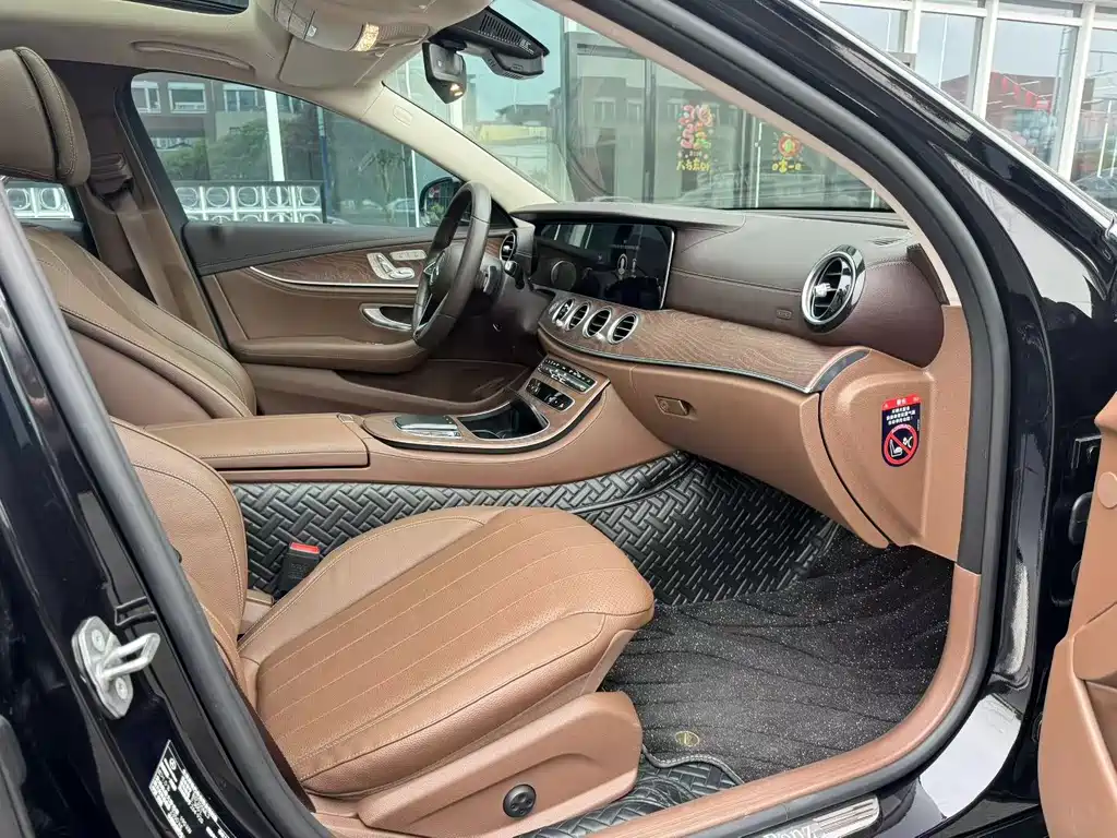 Mercedes-Benz E-Class — миниатюра 5