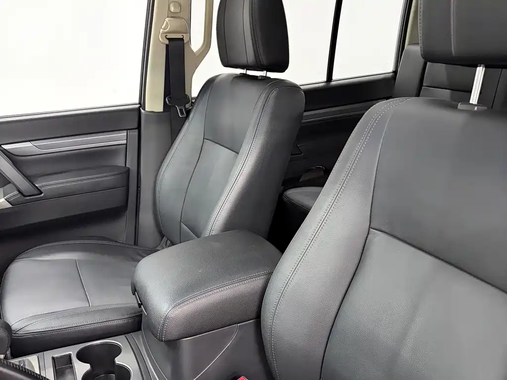 Mitsubishi Pajero (Import) — миниатюра 8