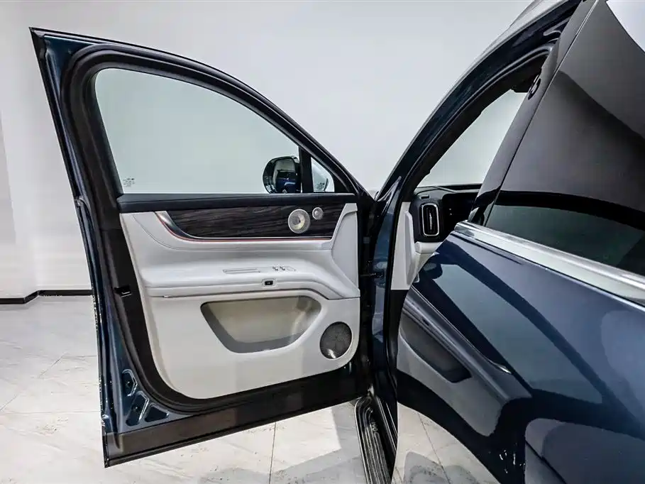 AITO ASK THE WORLD M9