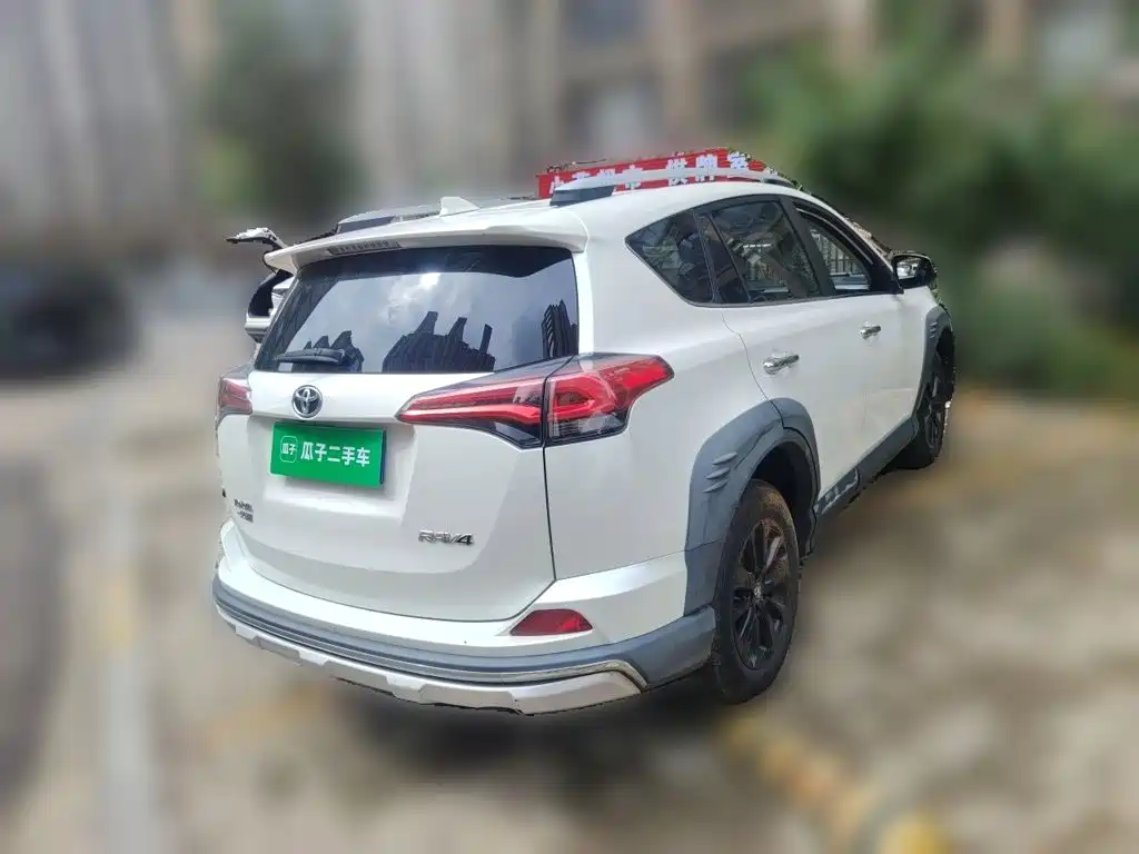 Toyota RAV4 — миниатюра 4