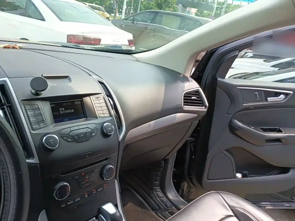Ford Edge — миниатюра 10