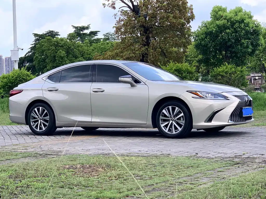 Lexus ES 2020 200