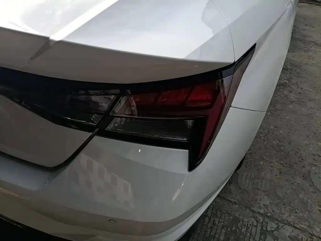 Hyundai Elantra — миниатюра 8