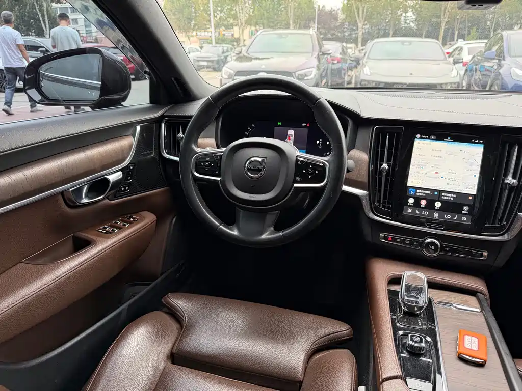 Volvo S90 — миниатюра 11