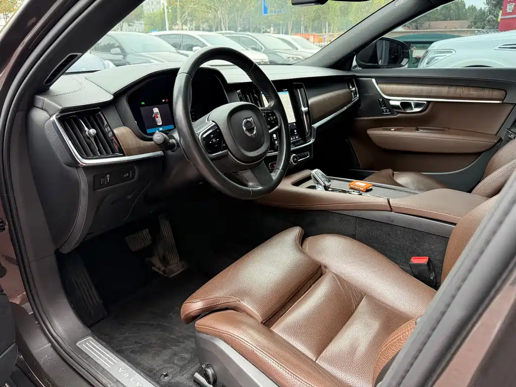 Volvo S90 — миниатюра 7