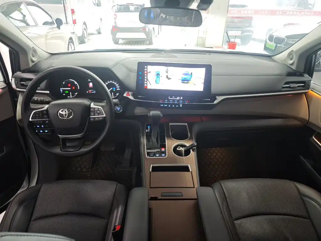Toyota Sienna 2023 2.5L Luxury