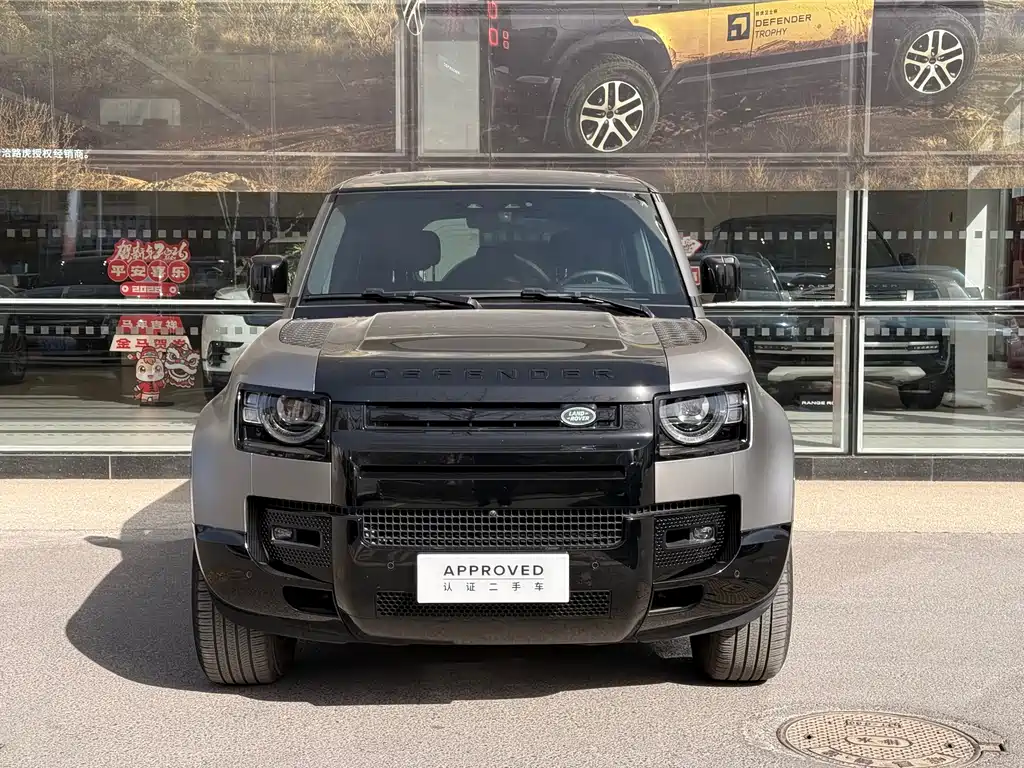 Land Rover Defender 2024