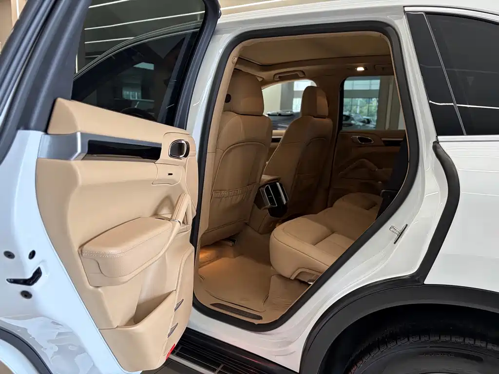 Porsche Cayenne — миниатюра 14