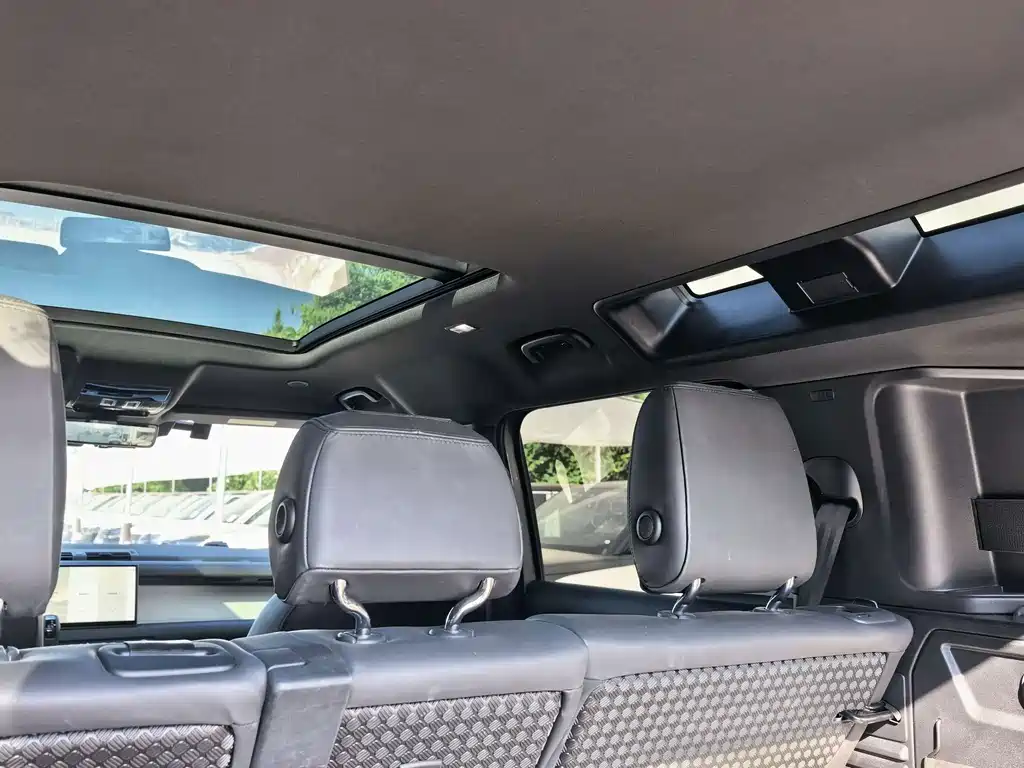 Land Rover Defender — миниатюра 10